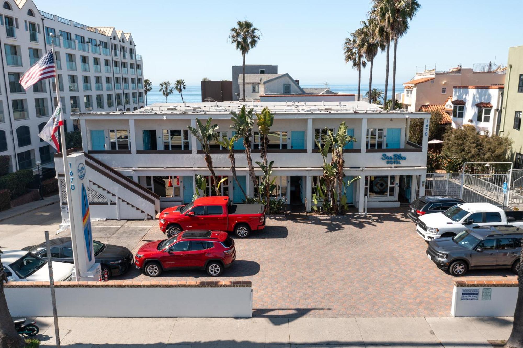 Sea Blue Hotel 3*